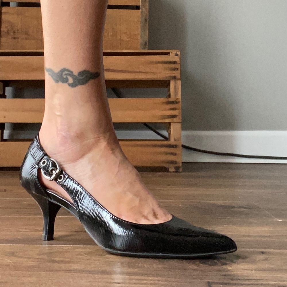 Black patent leather pointed toe kitten heel